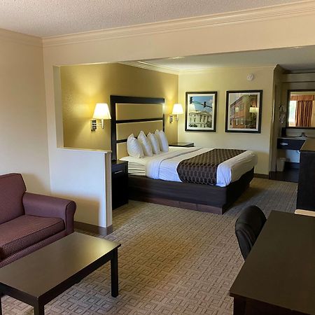 Best Western Inn & Suites Байрон Экстерьер фото