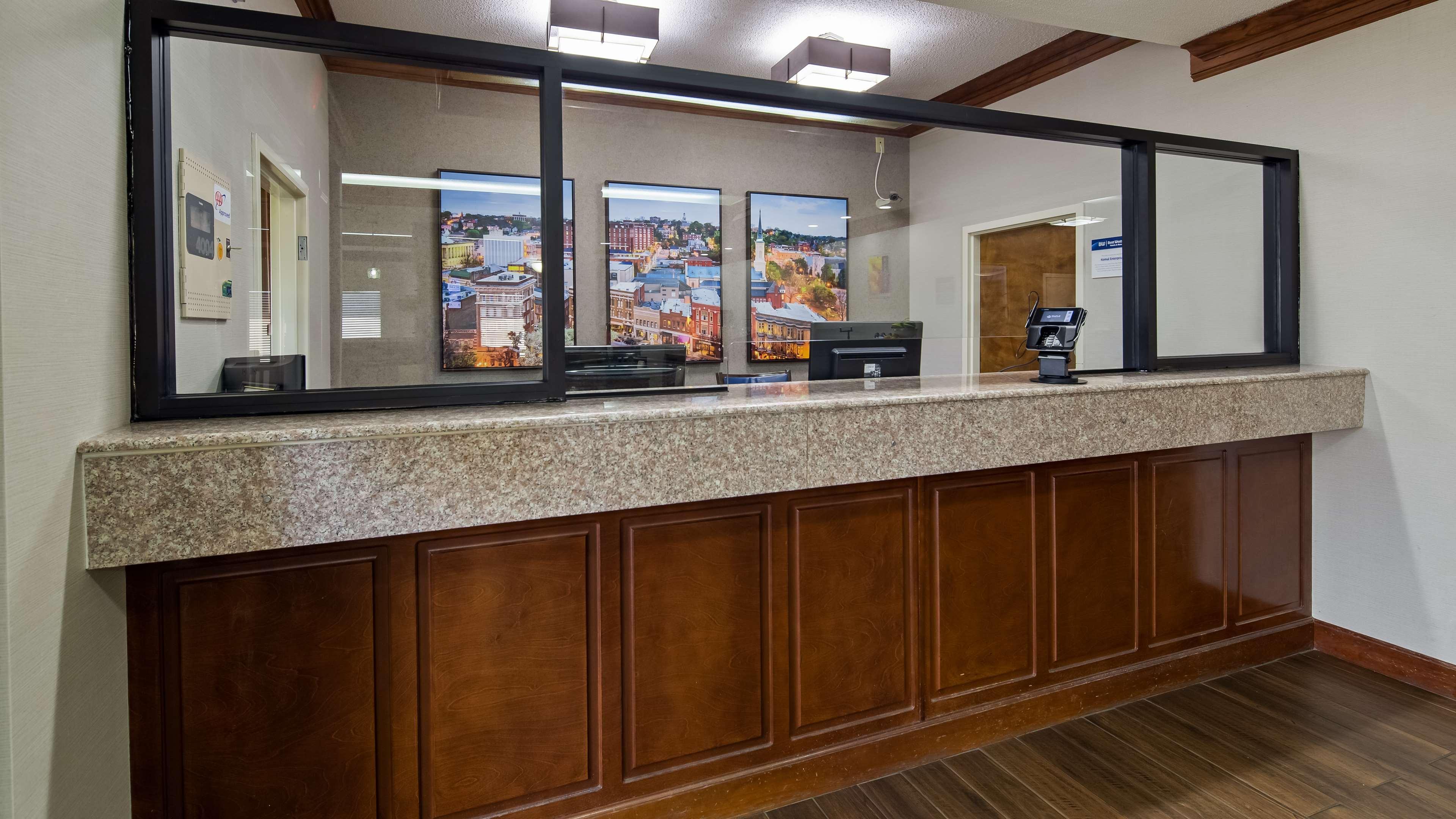 Best Western Inn & Suites Байрон Экстерьер фото