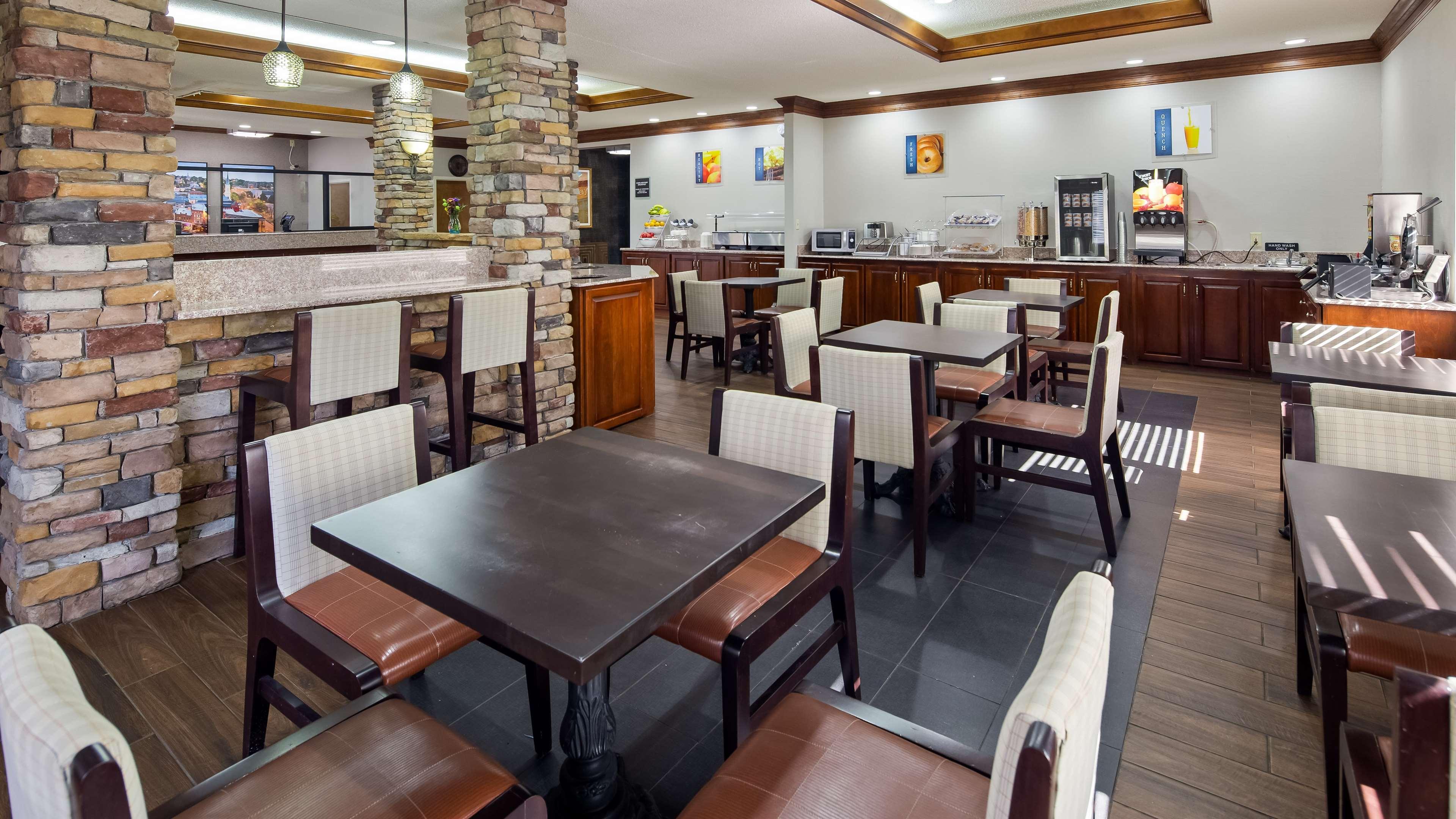 Best Western Inn & Suites Байрон Экстерьер фото